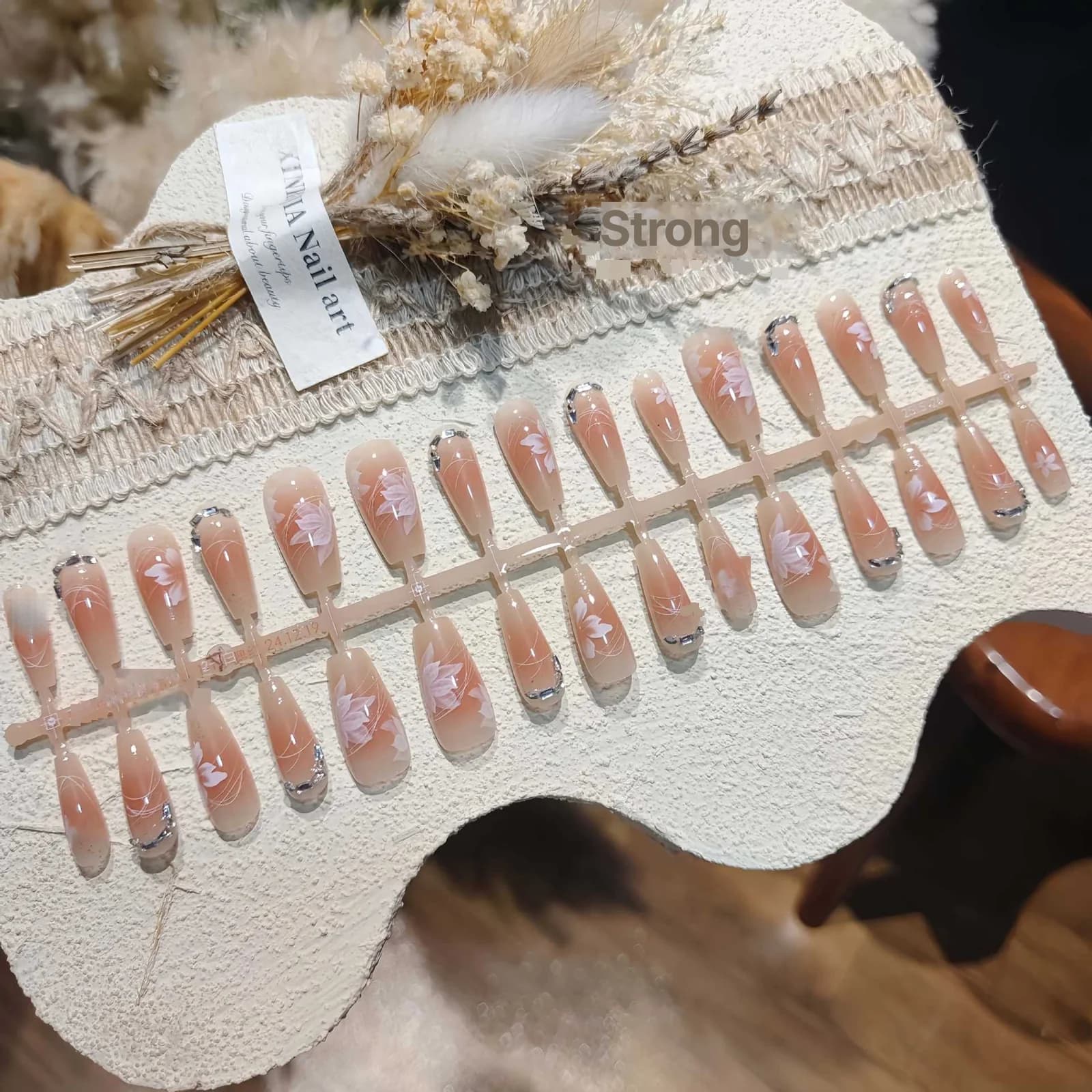 Unhas Postiças Florais com Strass, Design Longo Gradiente Blush