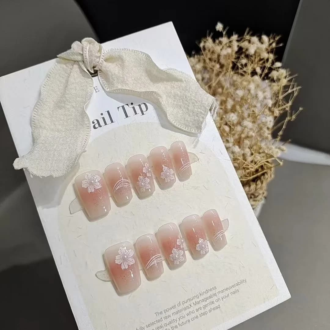 Unhas Postiças Pintadas à Mão Florais Formato Caixão Curto Design Blush