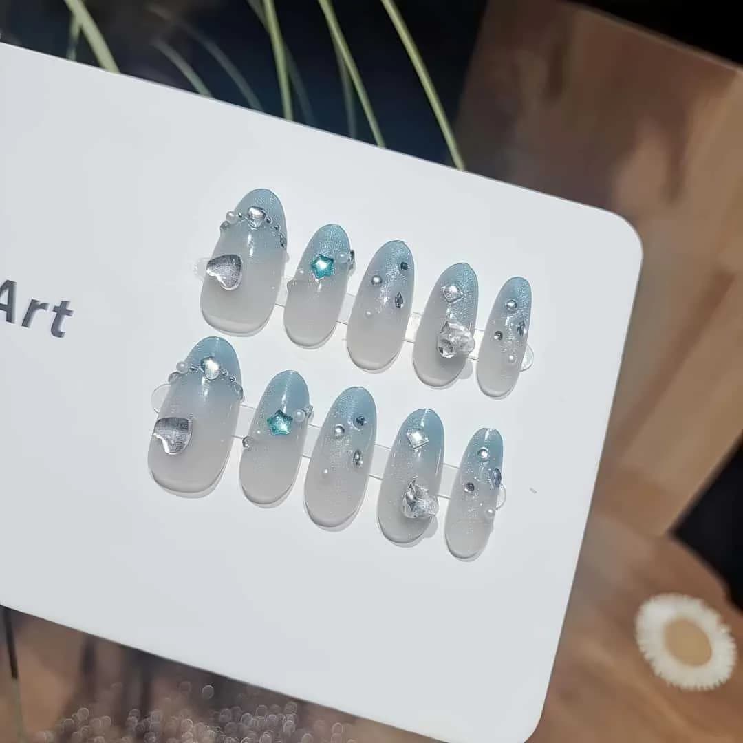 Unhas Postiças Degradê Azul Olho de Gato com Strass
