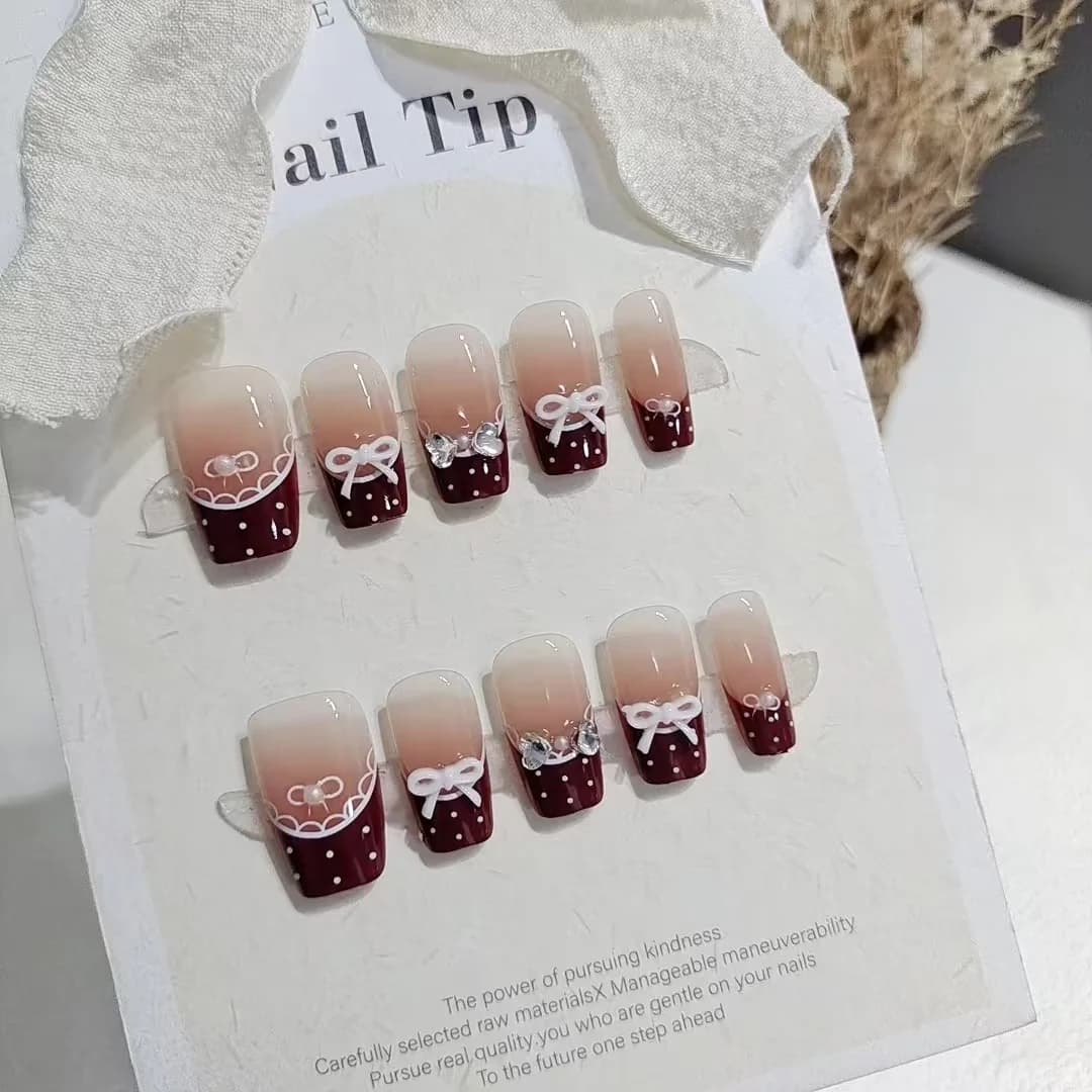 Unhas Postiças Saia de Bailarina com Laço Vermelho, Pontas Curtas com Bolinhas