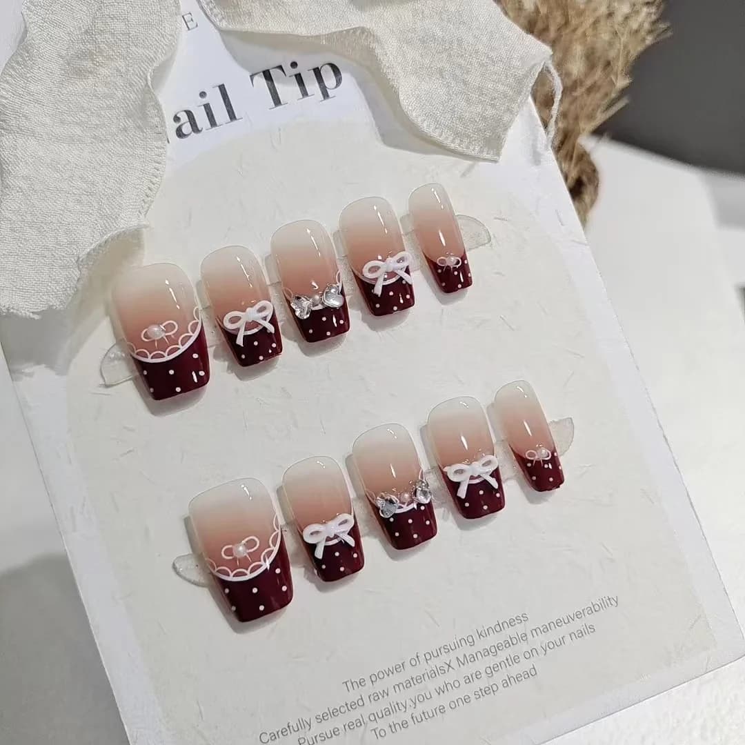 Unhas Postiças Saia de Bailarina com Laço Vermelho, Pontas Curtas com Bolinhas