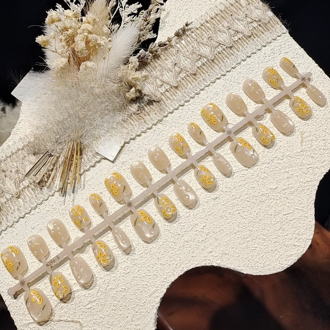 Unhas Postiças Curtas Bailarina Gel Olho de Gato Floral Laranja Doce