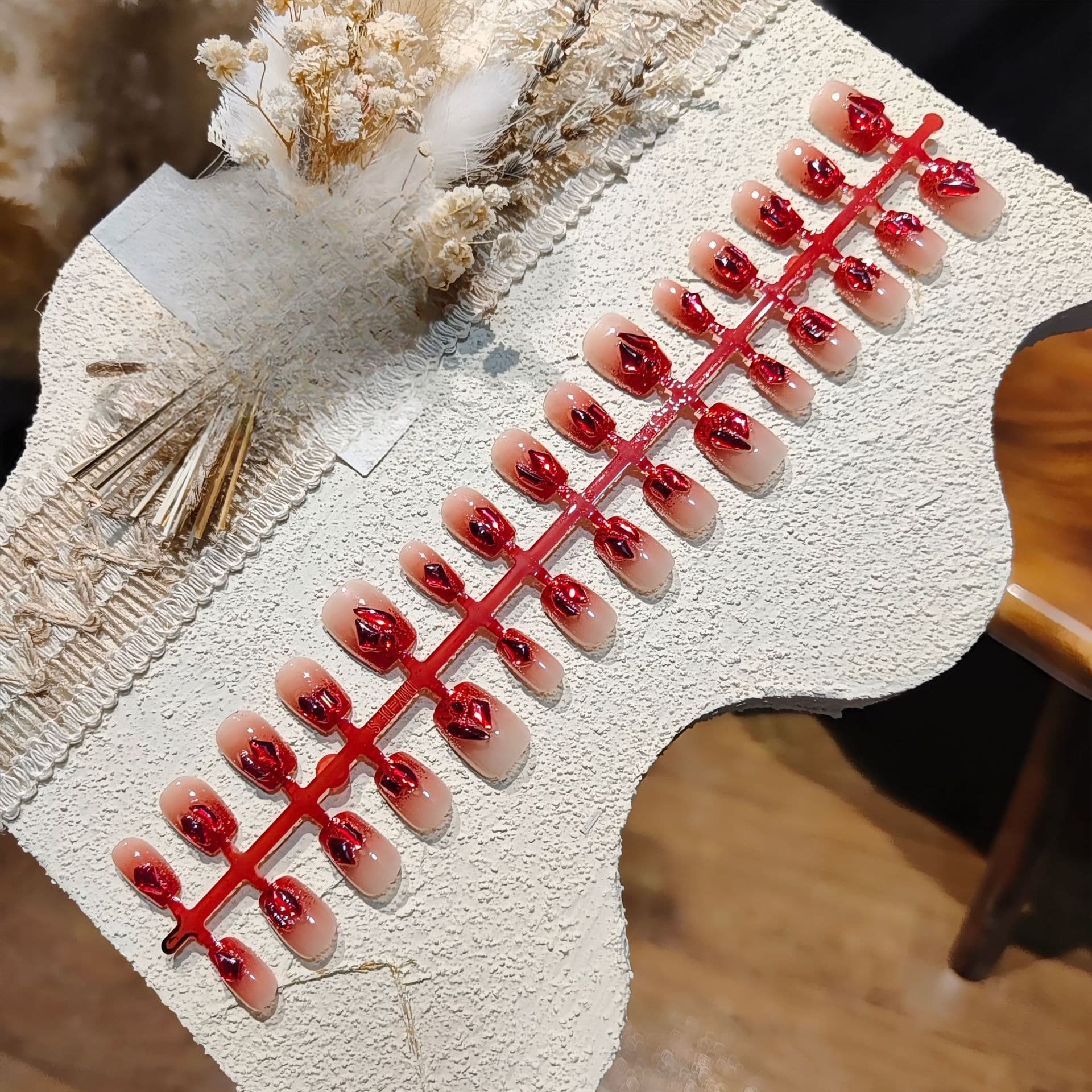 Unhas Postiças Cat Eye Degradê Vermelho Formato Bailarina Curto com Strass