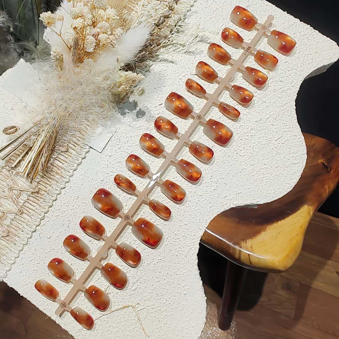 Unhas Postiças Curvas Olho de Gato Âmbar Formato Coffin/Bailarina Curto