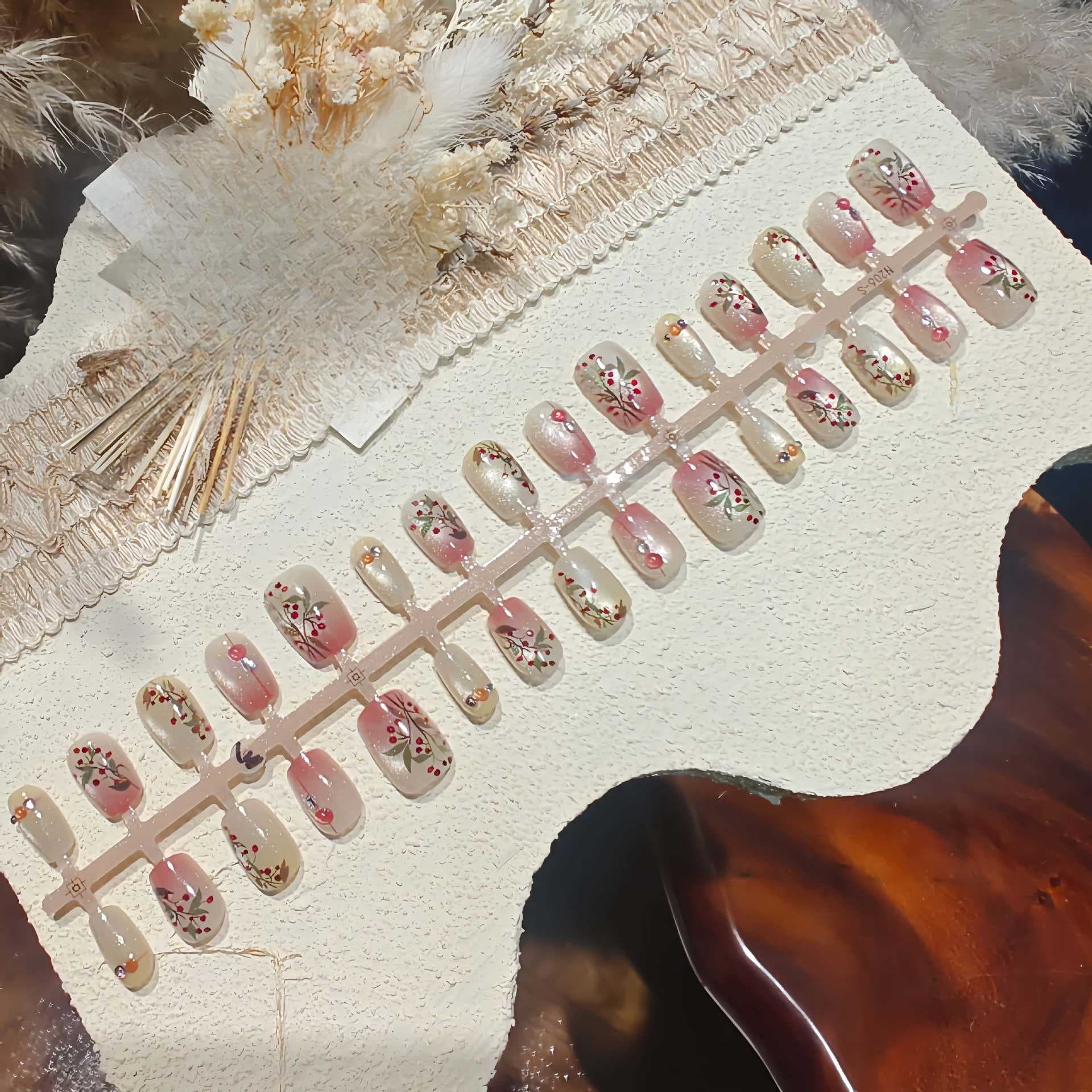Unhas Postiças Olho de Gato Feijão Vermelho com Strass e Estampa Floral