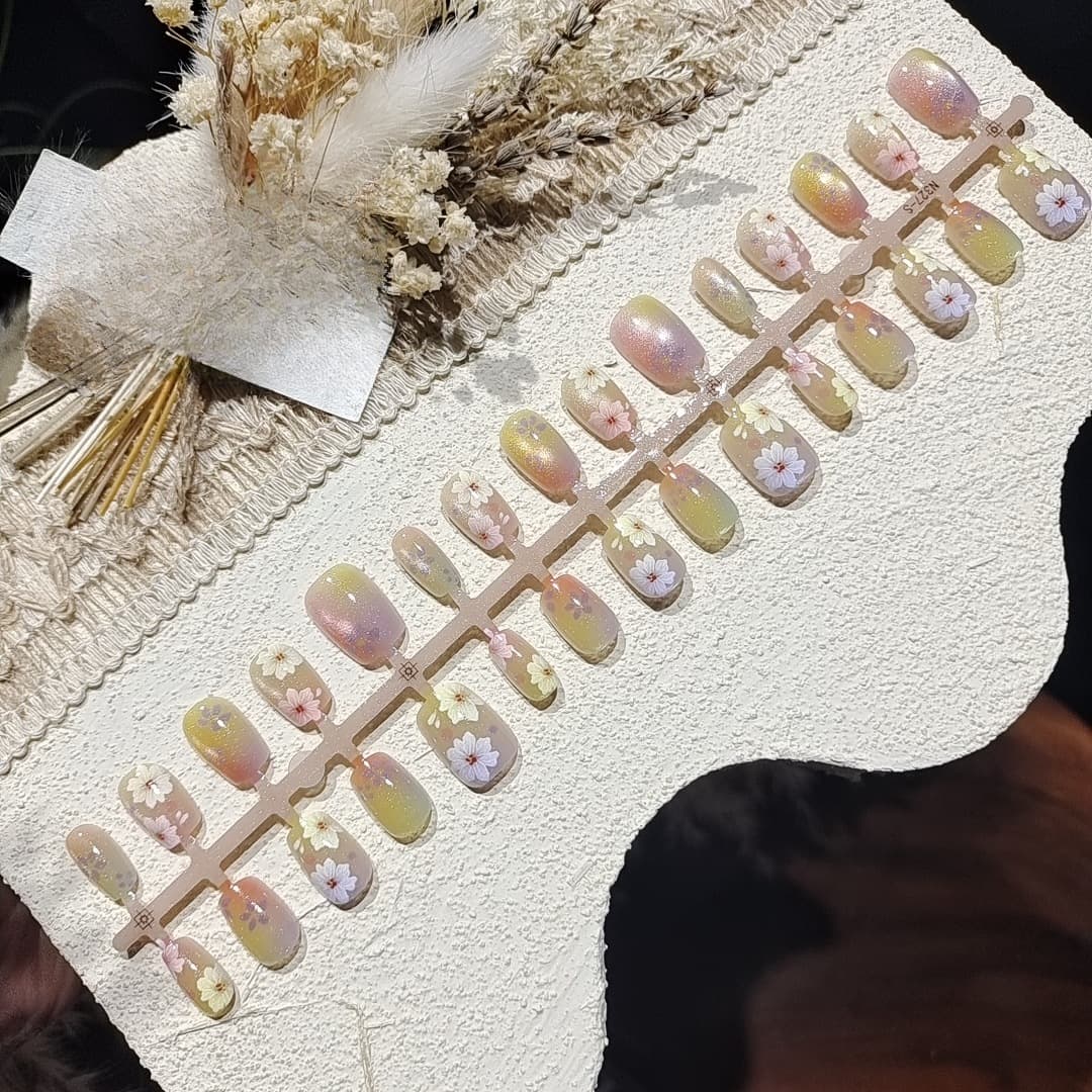 Unhas Postiças Olho de Gato Floral Formato Bailarina Curto