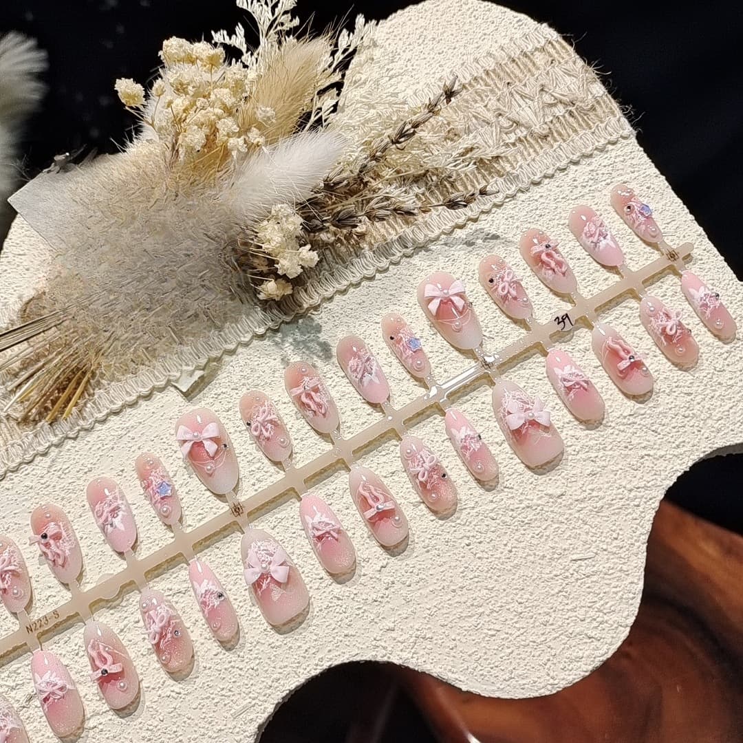 Unhas Postiças Rosa Névoa com Renda, Efeito Olho de Gato e Strass